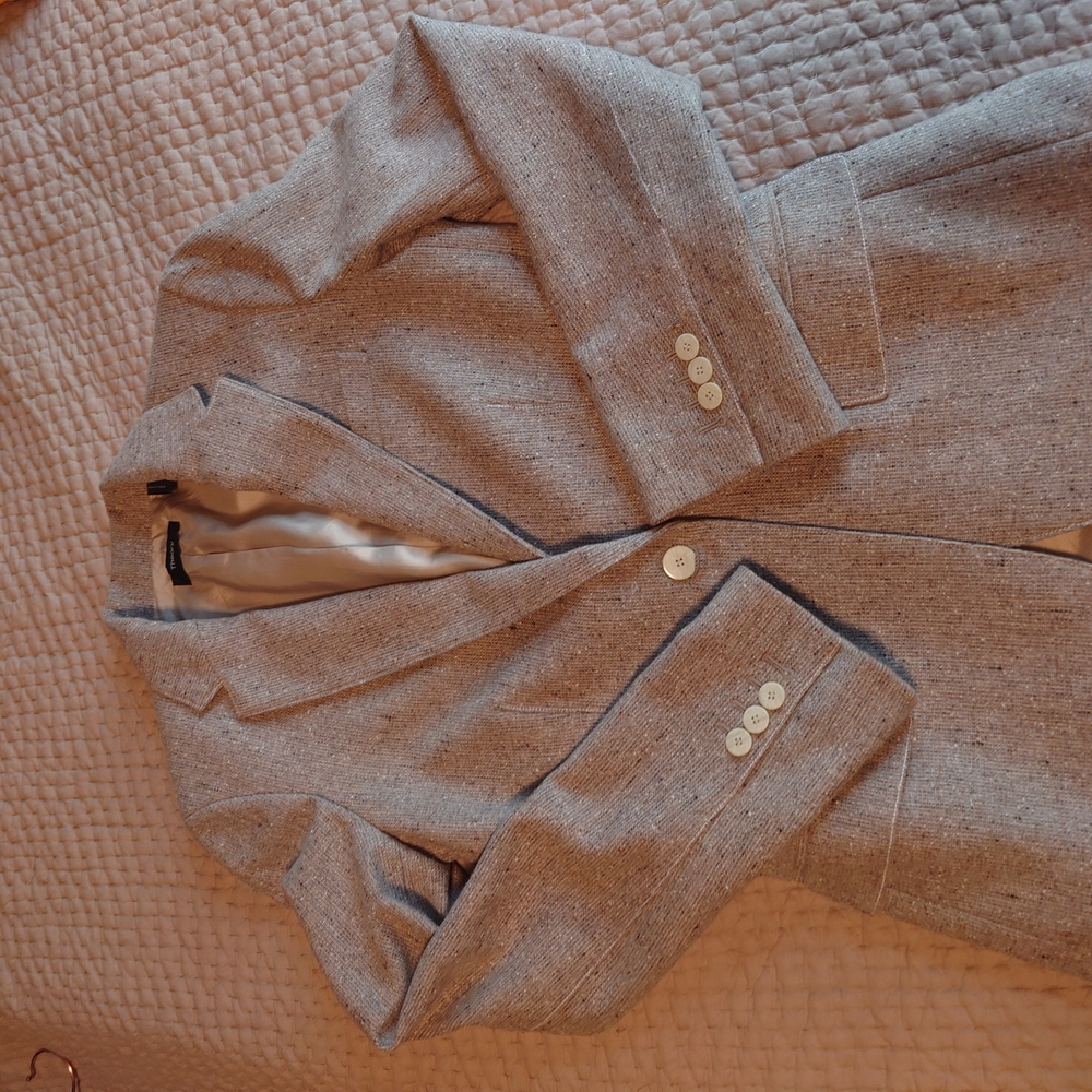 Stylish Cream/Gray Wool/Silk Blazer with Button Details